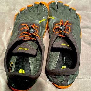 Vibram Men’s shoes Size US 11.5/EU46 in Gray and Orange